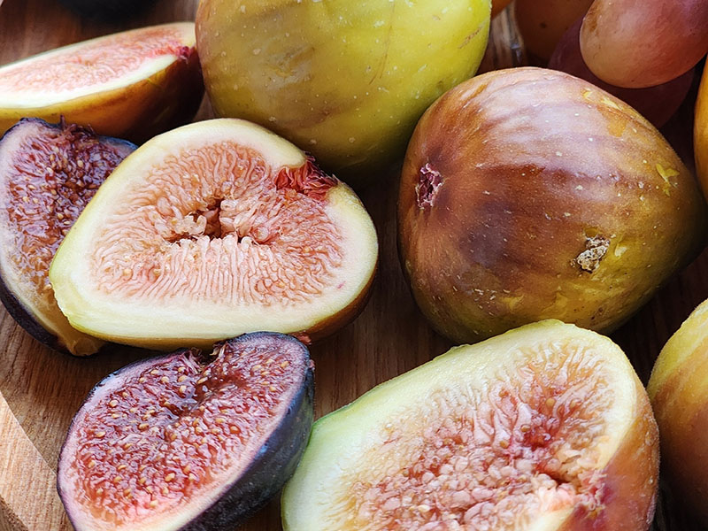 Фрукты и ягоды в Крыму по месяцам 